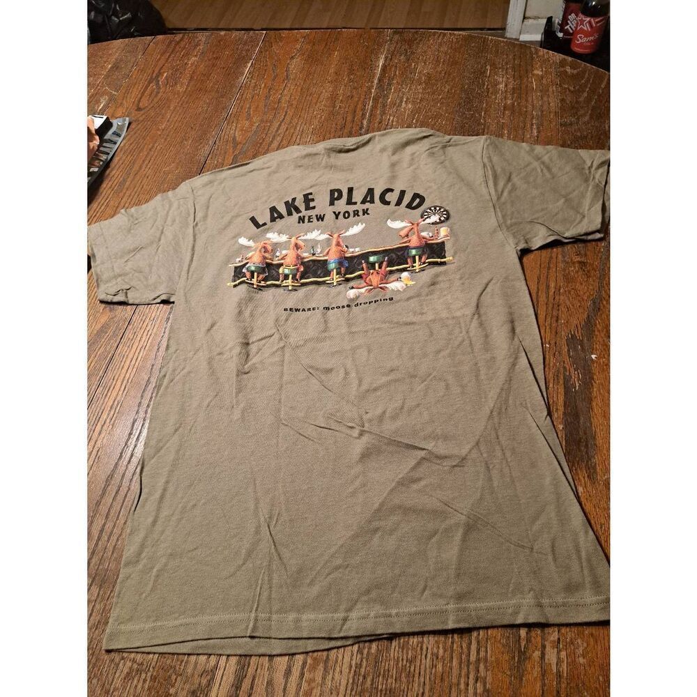 New DUCKCO Lake Placid Funny Moose T Shirt Sz Medium Brown Bar Humor Novelty Tee
